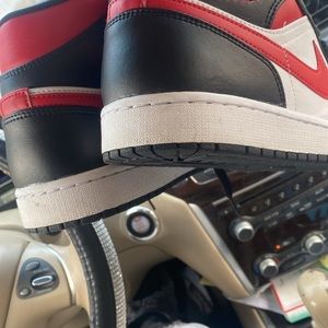 Jordan 1 Mids